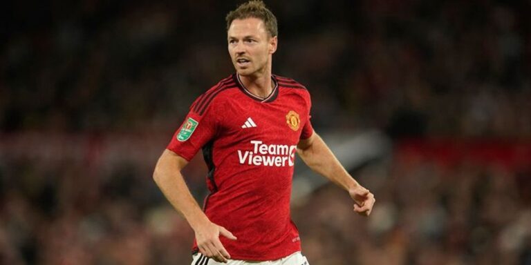 Jonny Evans Tutup Karier Gemilang di Manchester United