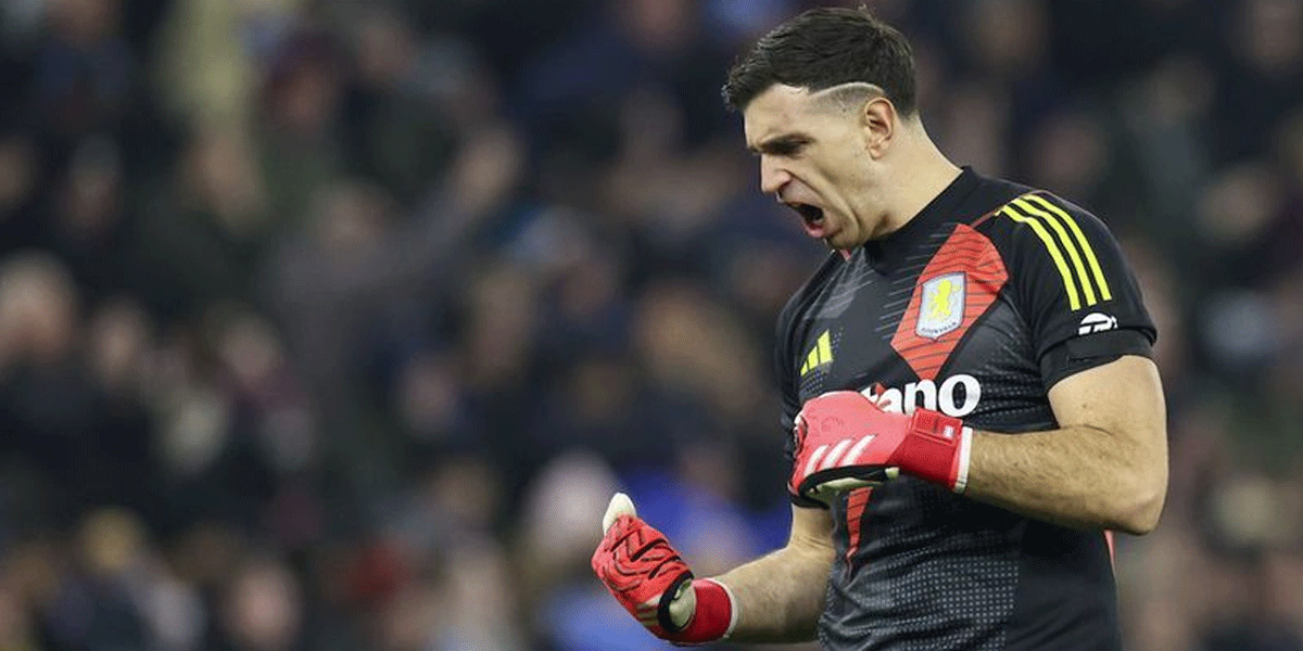 Upaya MU Merekruit Emiliano Martinez