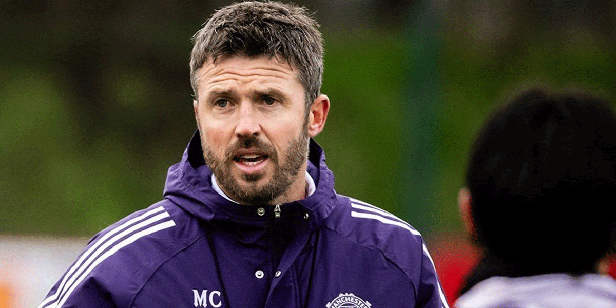 Michael Carrick Tunjukkan Kejutan Taktik di Derby Manchester