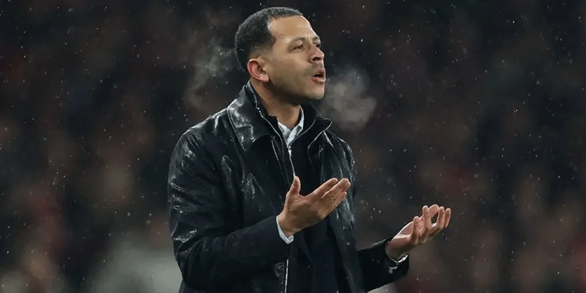 Liam Rosenior Balas Pedas Kritik Paul Merson Usai Kekalahan Chelsea